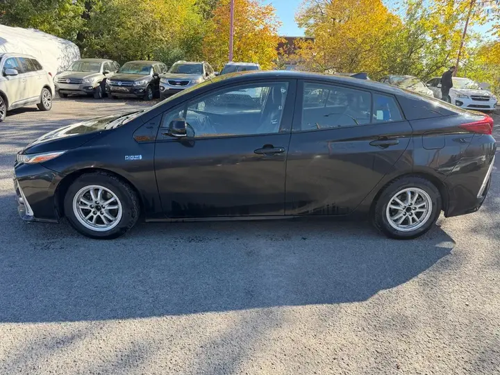 Toyota Prius Prime 2020 photo 2