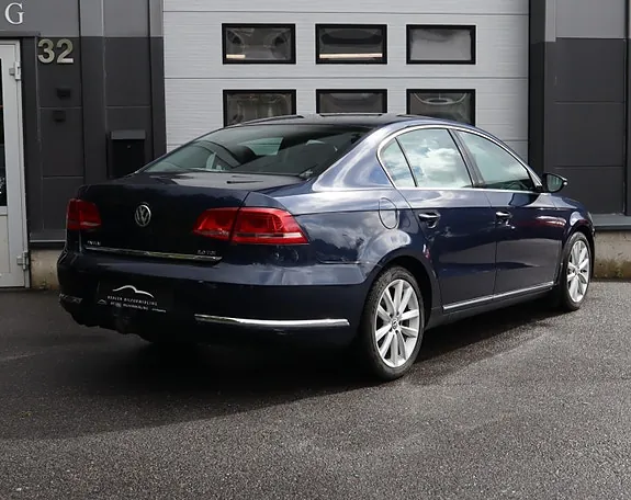 Volkswagen Passat 2011 photo 2