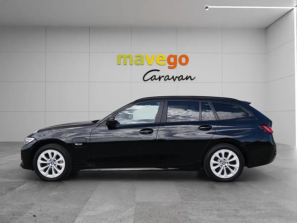 BMW 3 Series 2023 photo 3