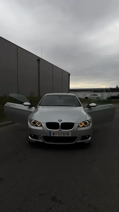BMW 3 Series 2010 photo 3