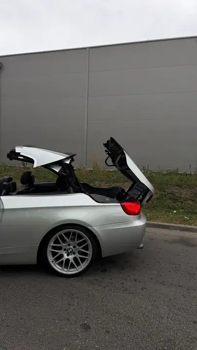 BMW 3 Series 2010 photo 2