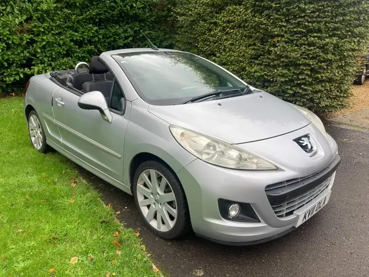 Peugeot 207 2011 photo 3