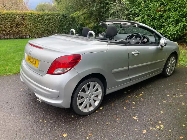 Peugeot 207 2011 photo 5