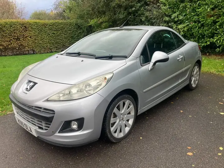 Peugeot 207 2011 photo 2