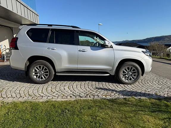 Toyota Land Cruiser 2019 photo 2