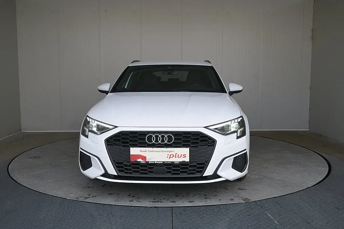 Audi A3 2024 photo 2