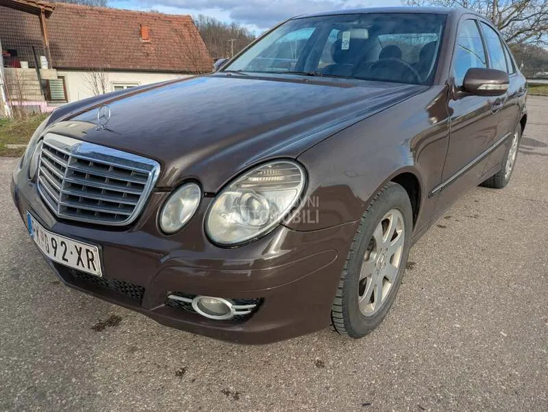 Mercedes-Benz E 200 2007 photo 4