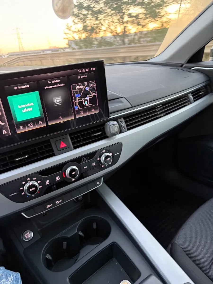 Audi A4 2022 photo 2