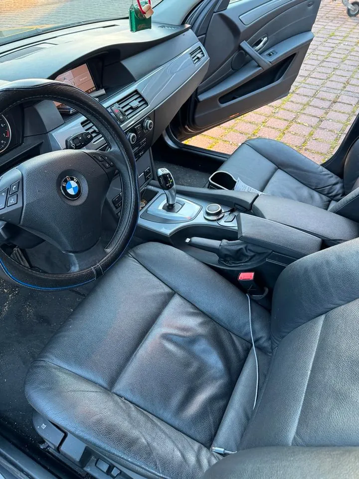BMW 523I