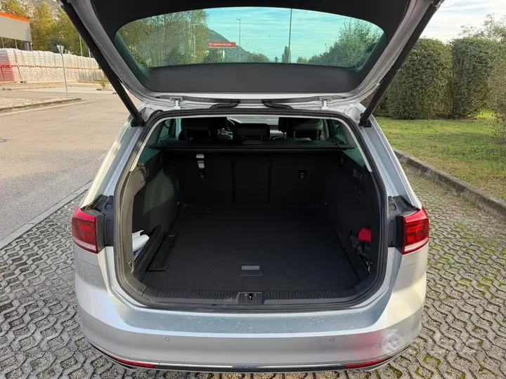 Volkswagen Passat 2021 photo 4