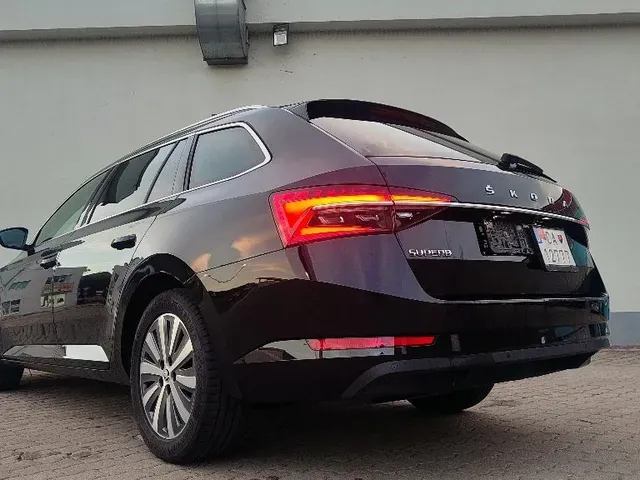 Skoda Superb Combi 2024 photo 2