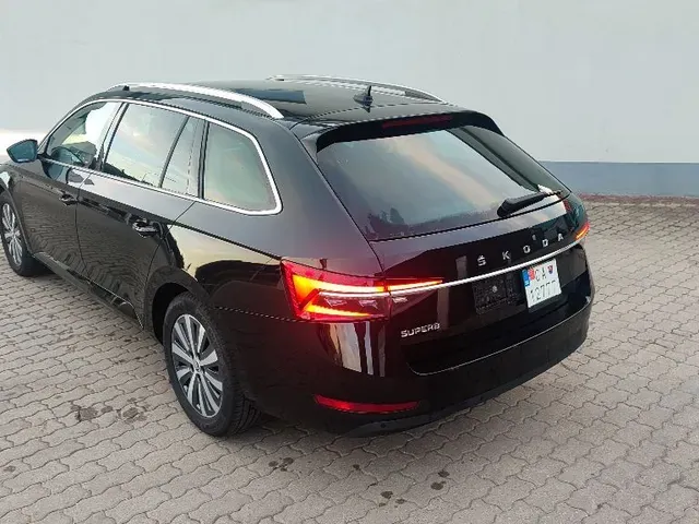 Skoda Superb Combi 2024 photo 3
