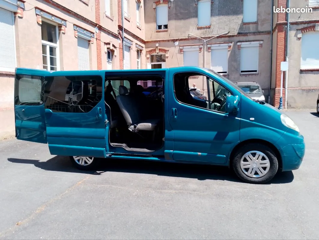 Renault Trafic 2007 photo 2