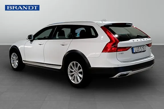 Volvo V90 Cross Country 2020 photo 2