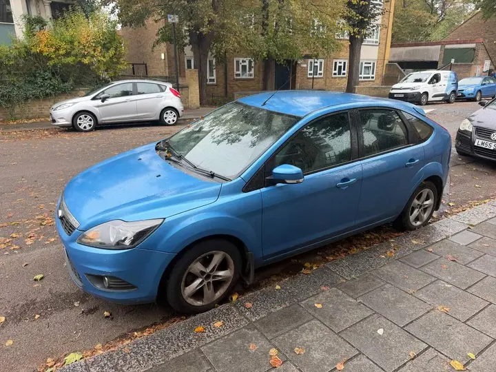 Ford Focus 2010 photo 3