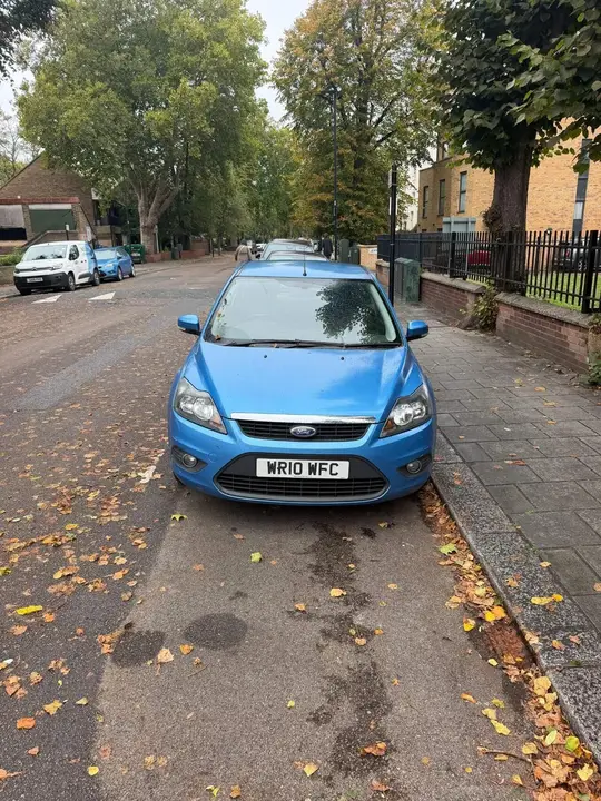 Ford Focus 2010 photo 2
