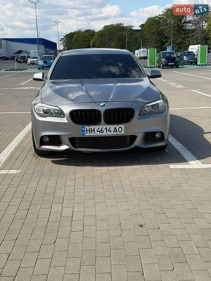 BMW 5 Series 2012 photo 2