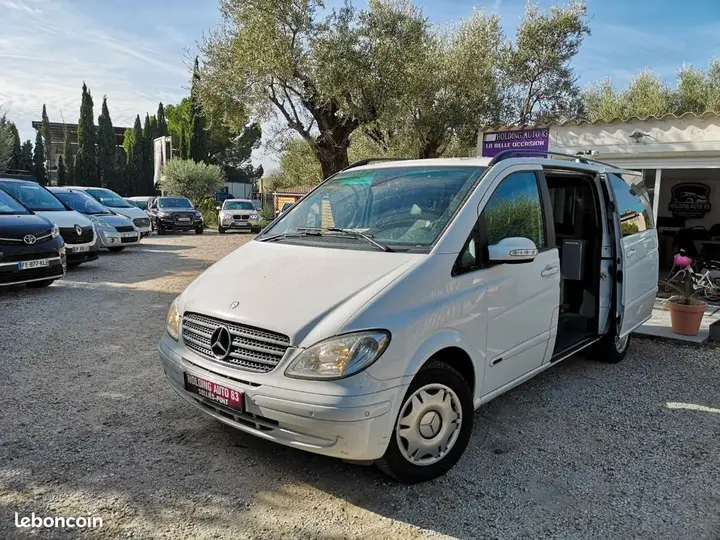 Mercedes-Benz Viano 2009 photo 2