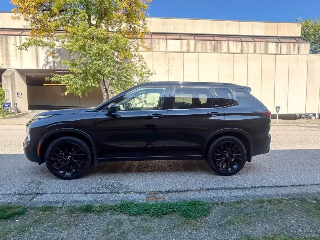 Mitsubishi Outlander 2024 photo 2