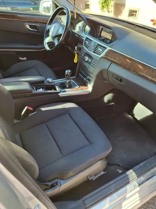 Mercedes-Benz E-Class 2010 photo 2