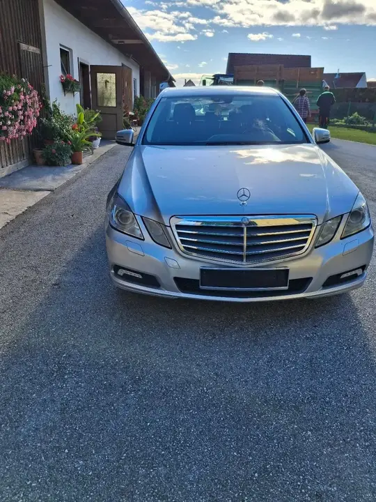Mercedes-Benz E-Class 2010 photo 3