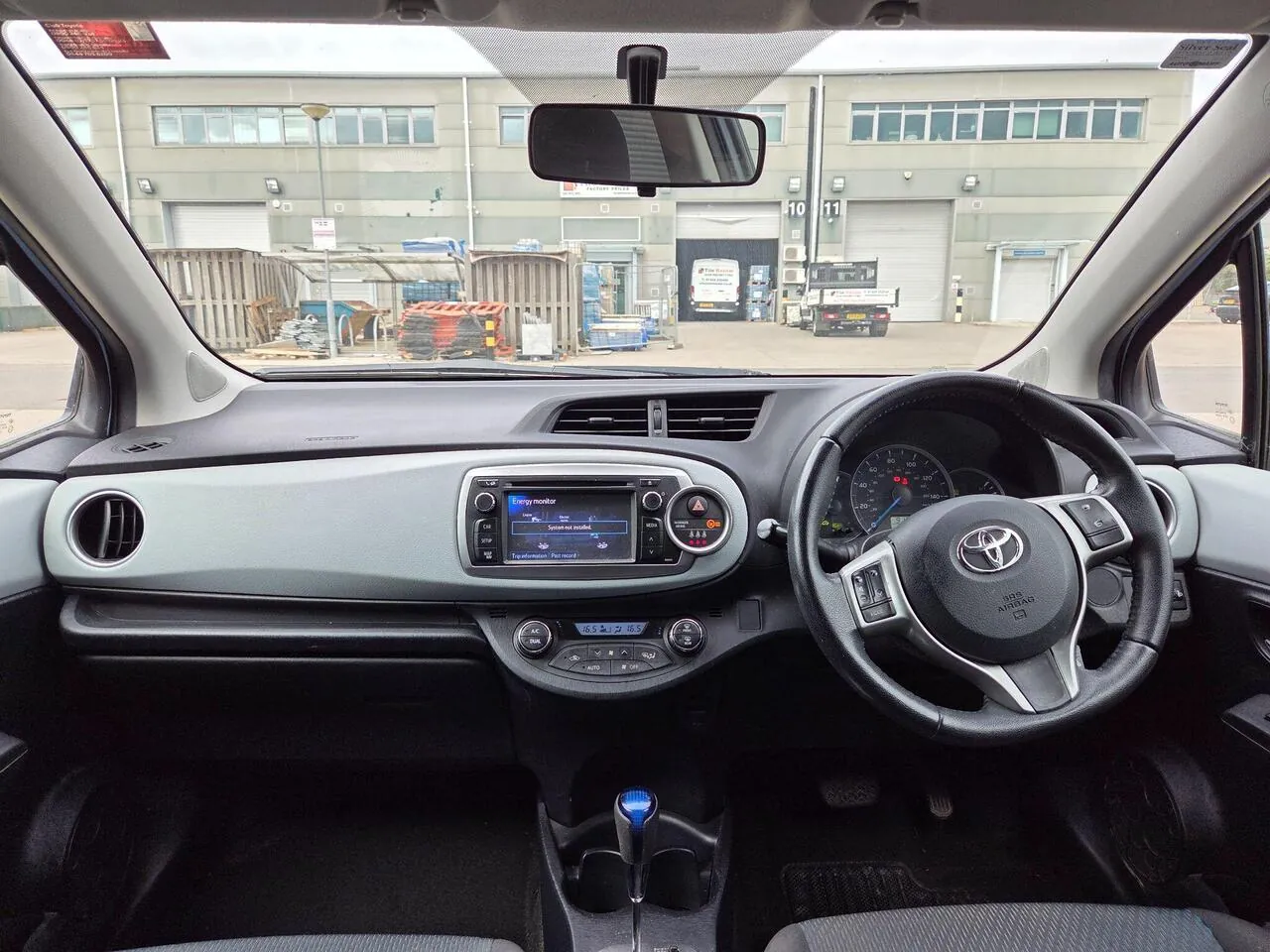 Toyota Yaris 2012 photo 4