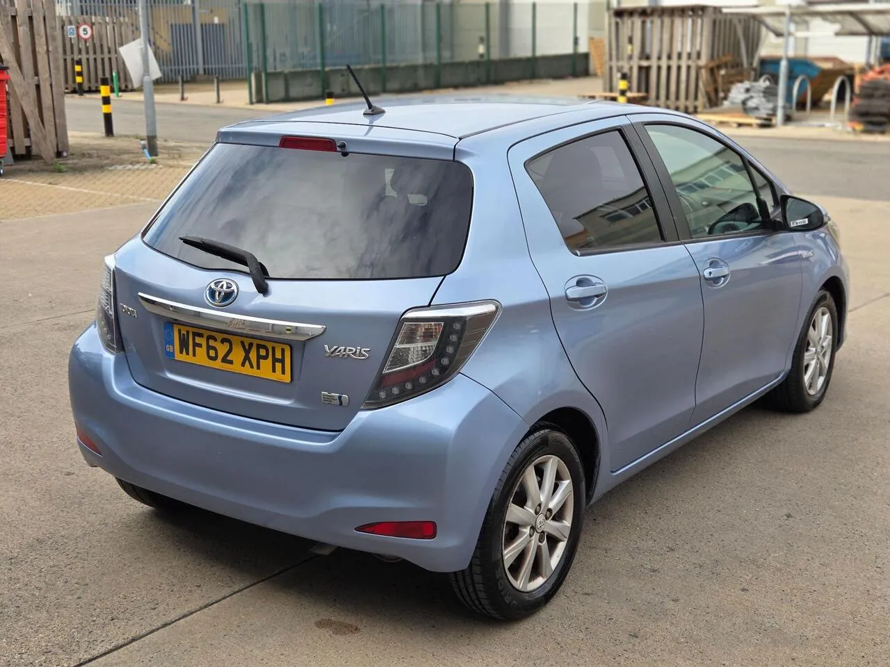 Toyota Yaris 2012 photo 3