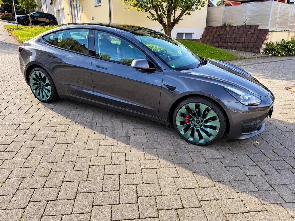 Tesla Model 3 Performance