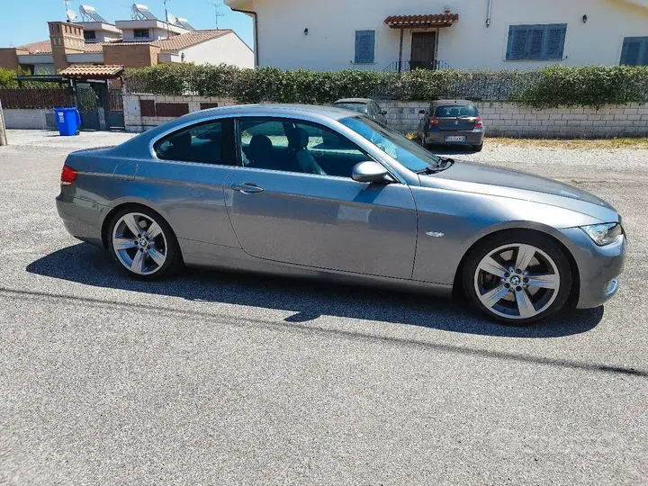 BMW 330D 2006 photo 2
