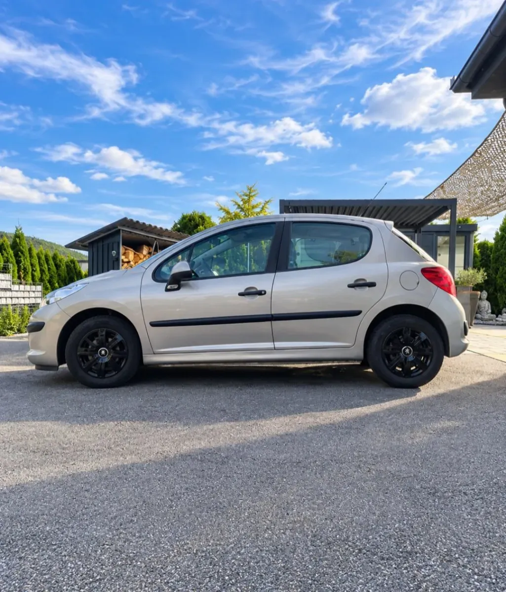 Peugeot 207 2008 photo 2