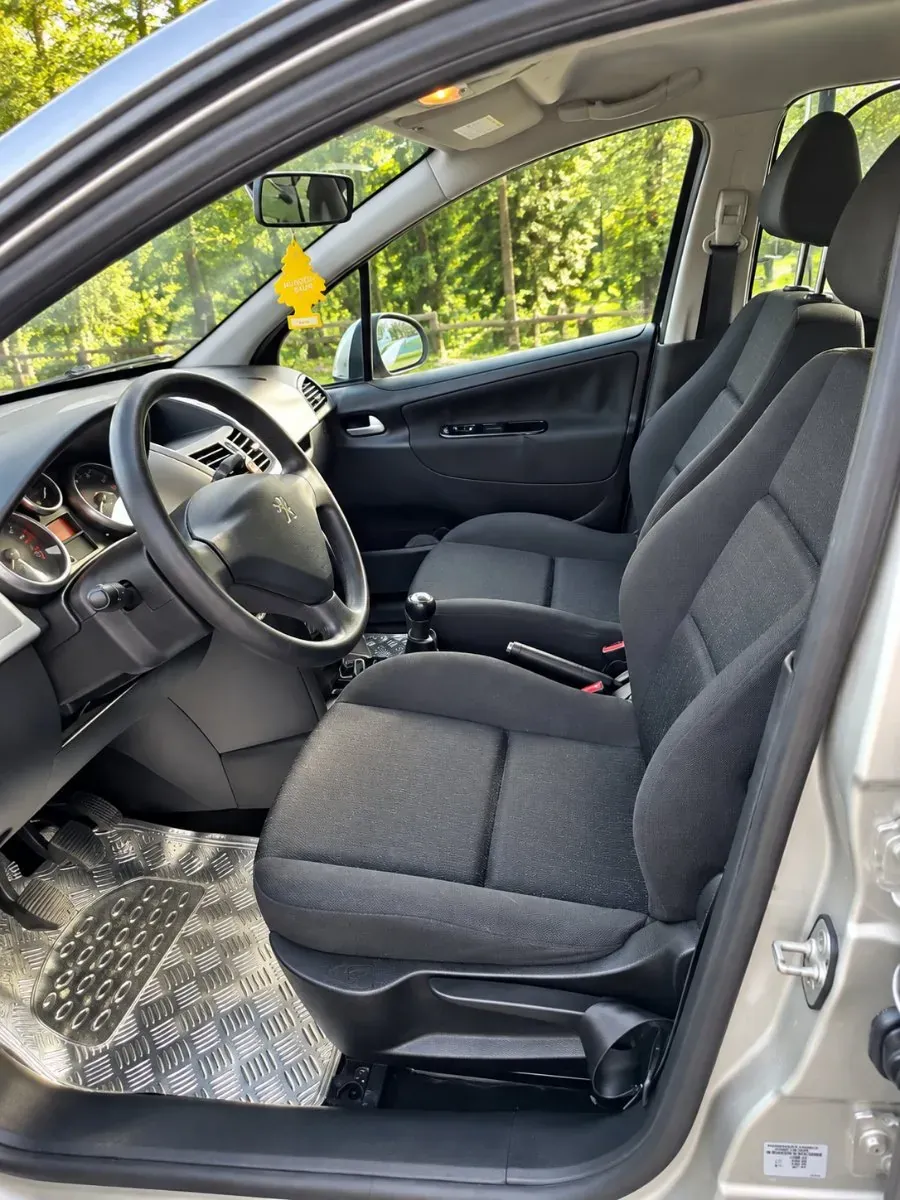 Peugeot 207 2008 photo 3