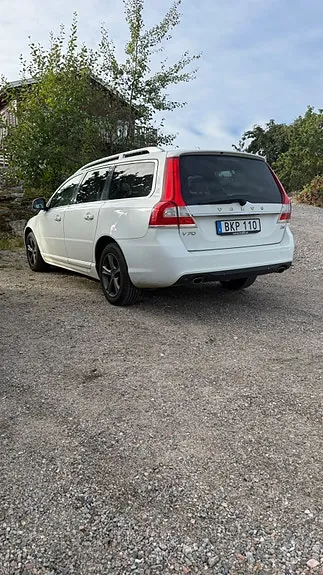 Volvo V70 2015 photo 2