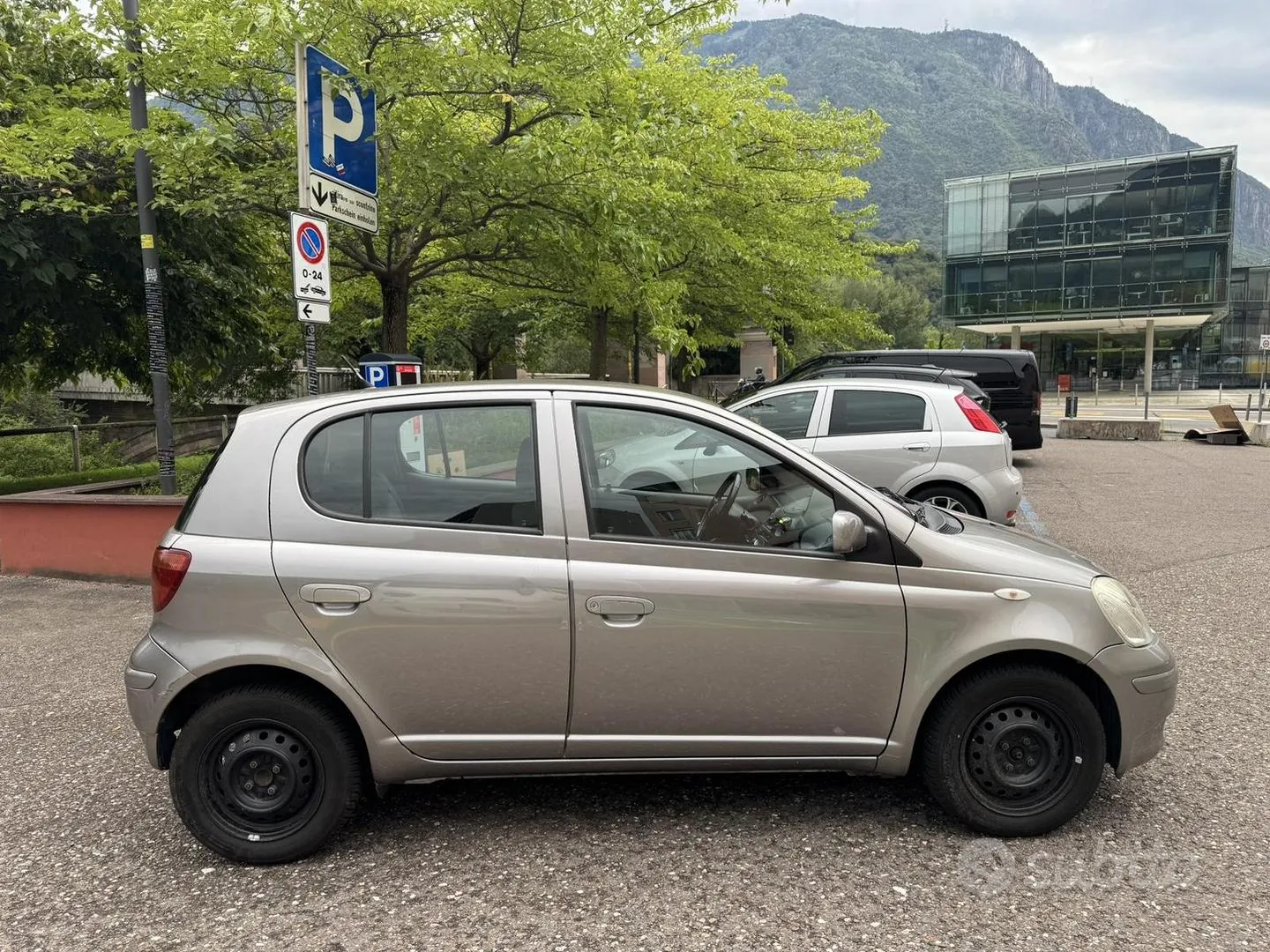 Toyota Yaris 2004 photo 2