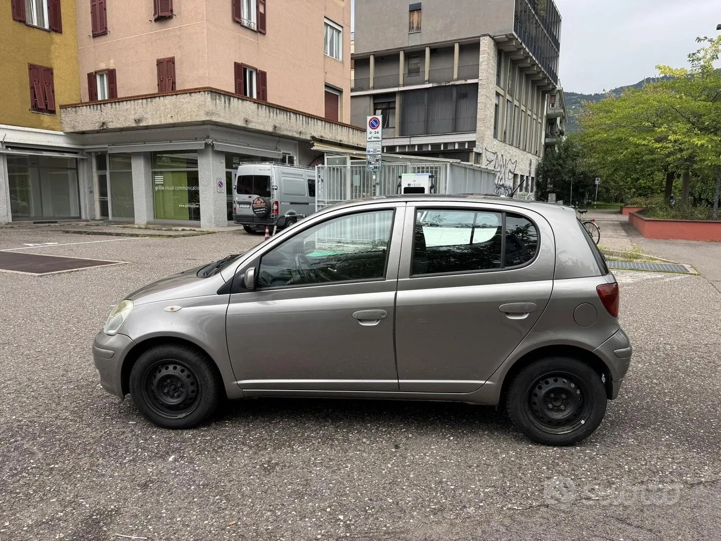 Toyota Yaris 2004 photo 3