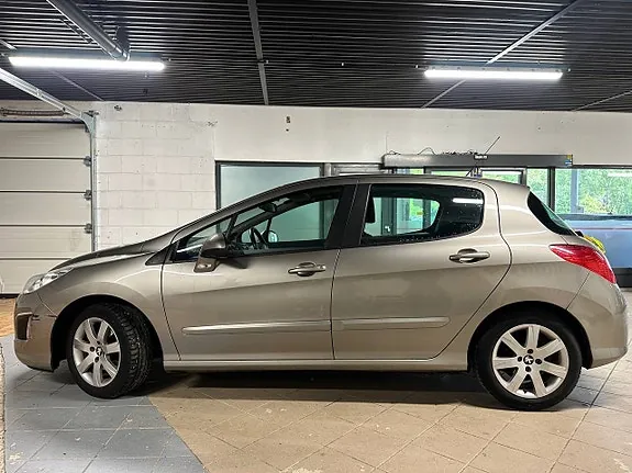 Peugeot 308 2012 photo 2