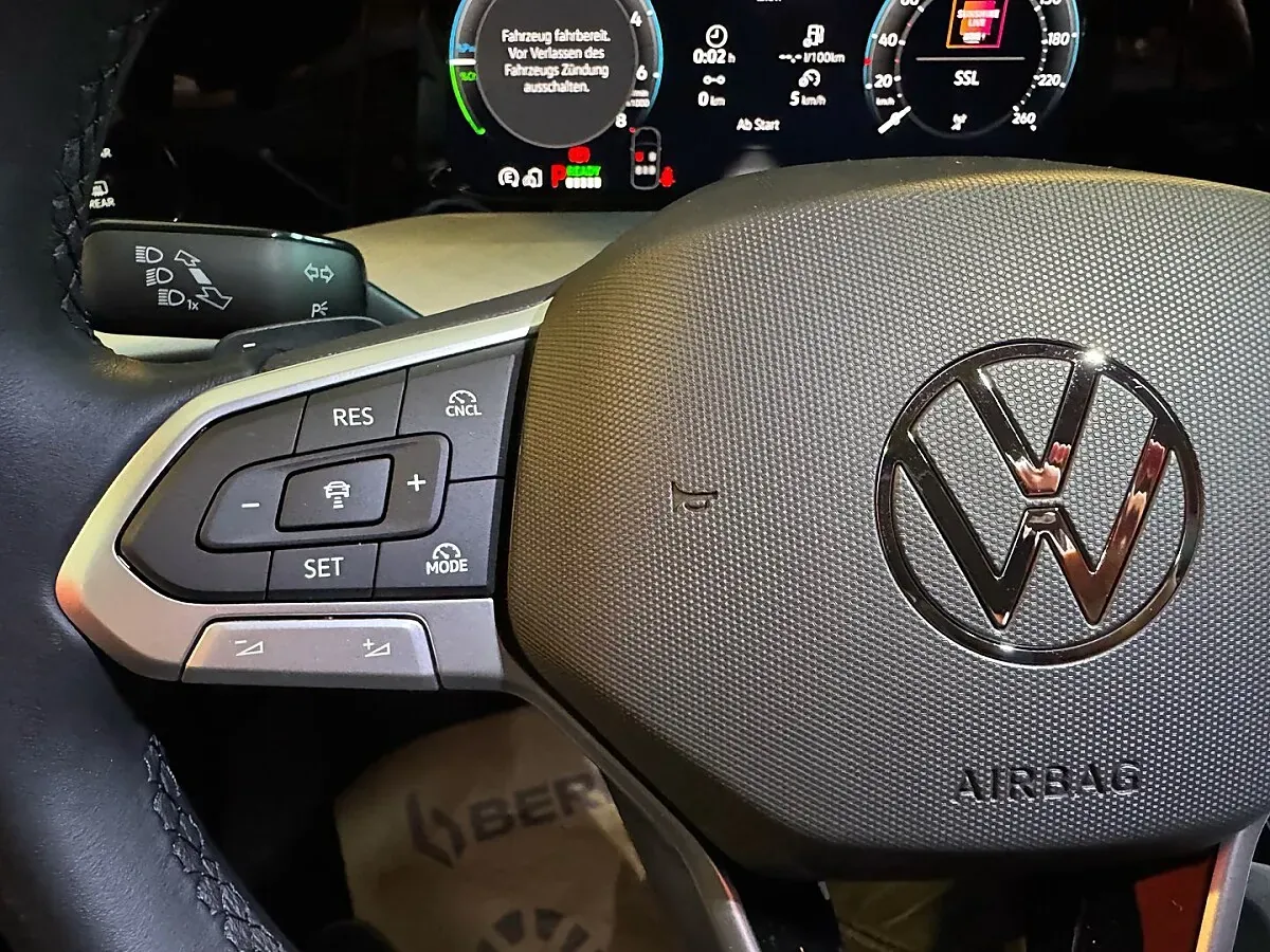 Volkswagen Golf 2026 photo 2