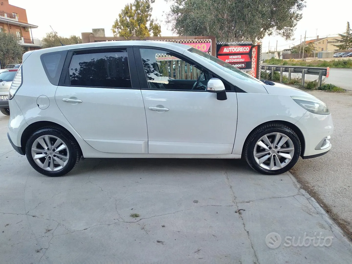 Renault Scenic 2012 photo 4