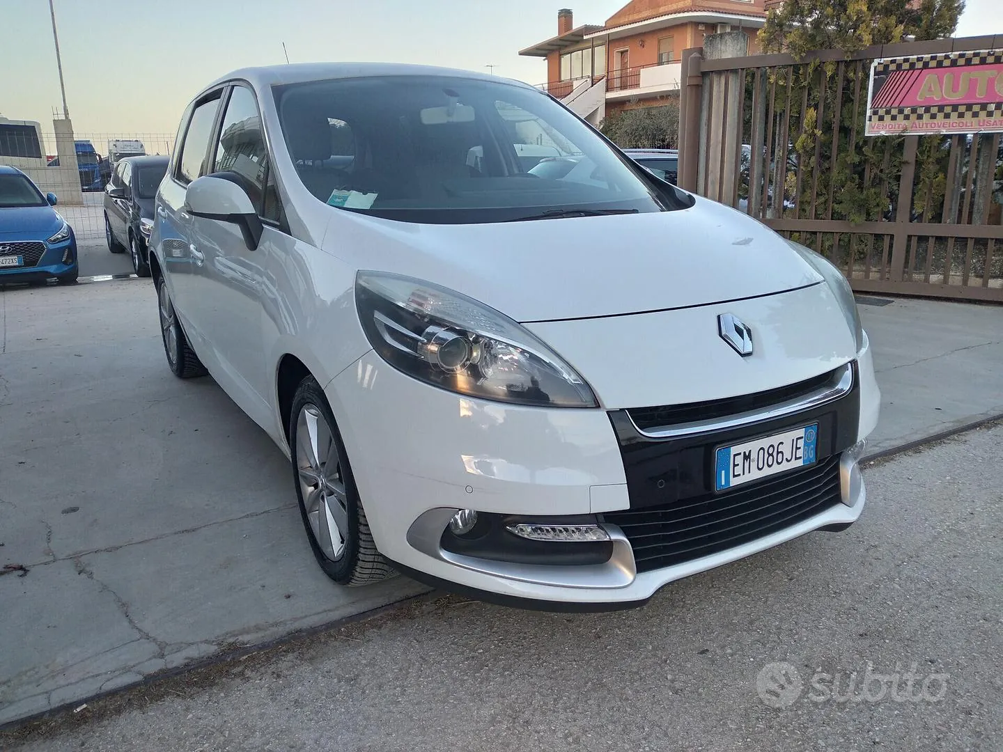 Renault Scenic 2012 photo 3