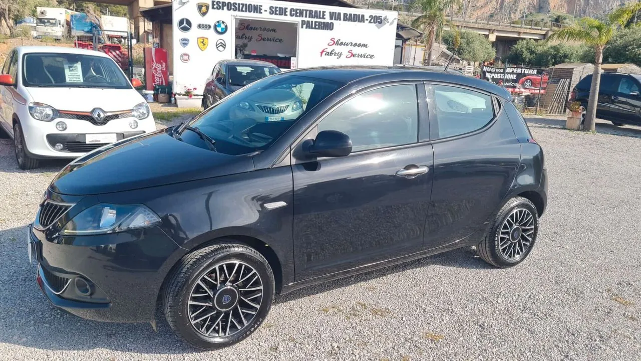 Lancia Ypsilon 2021 photo 2