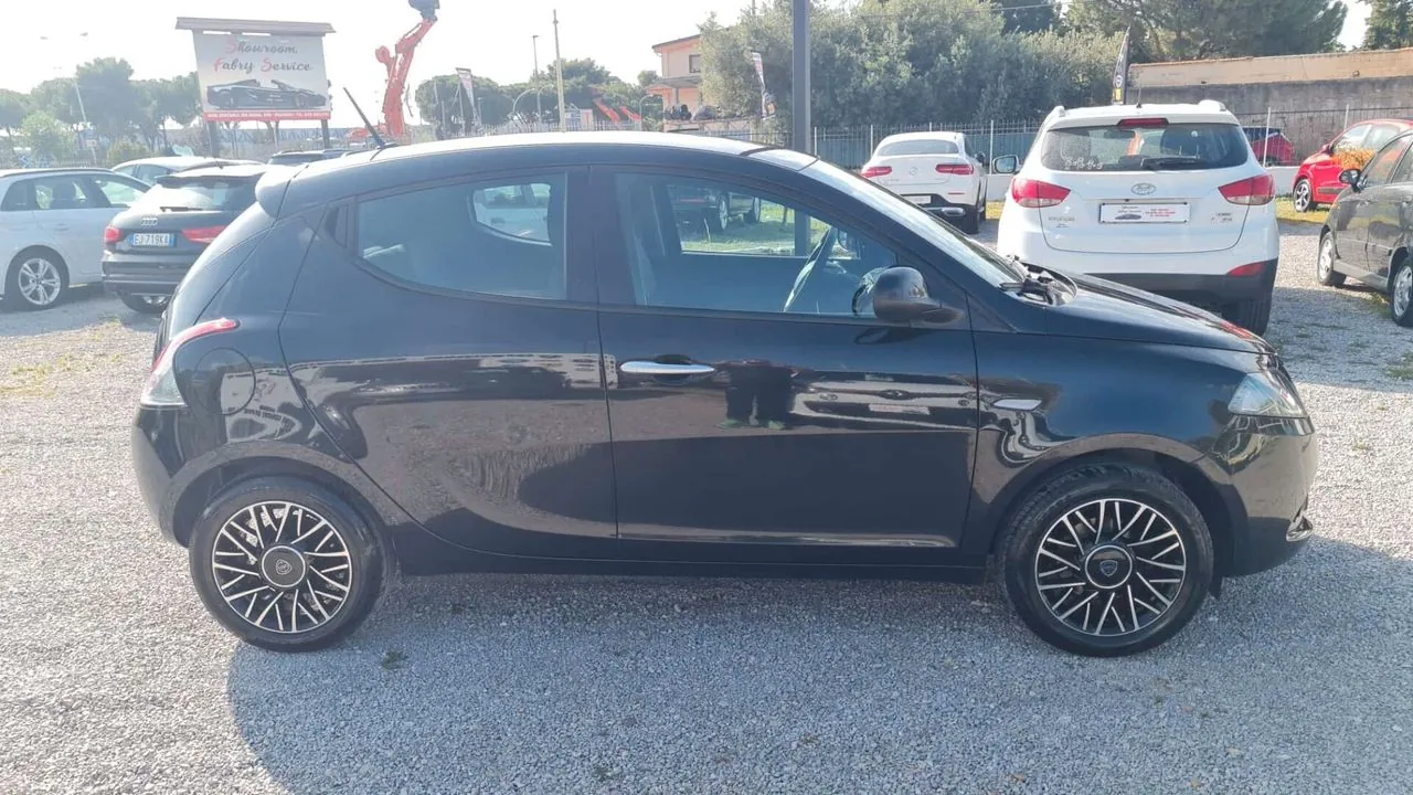 Lancia Ypsilon 2021 photo 3