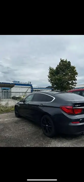 BMW 5 Series 2010 photo 2