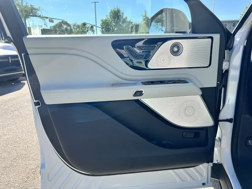 Lincoln Aviator 2027 photo 5