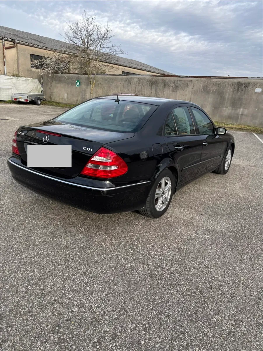 Mercedes-Benz E-Class 2006 photo 3