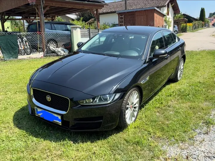Jaguar Xe