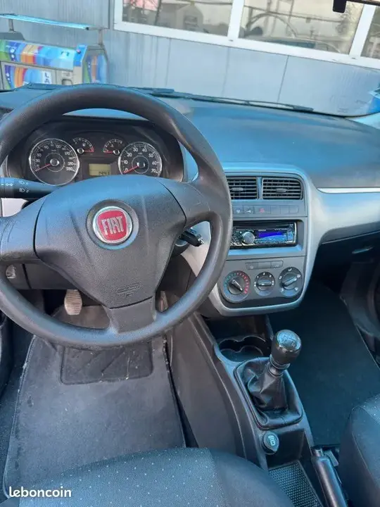 Fiat Grande Punto 2009 photo 3