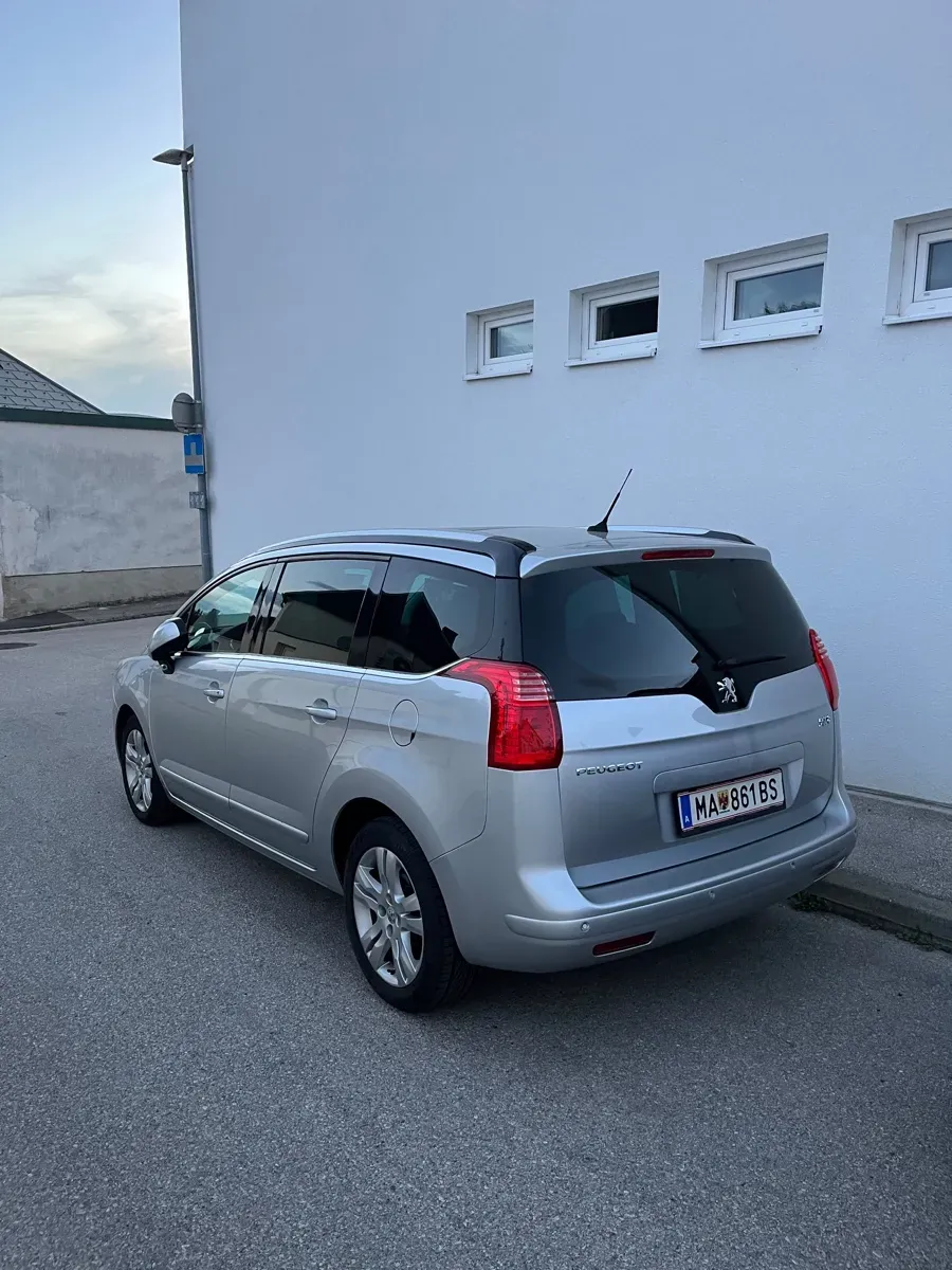Peugeot 5008 2013 photo 2