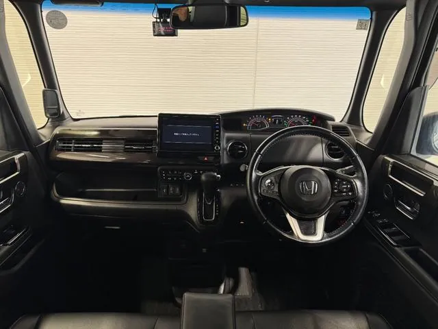 Honda N-Box 2017 photo 2