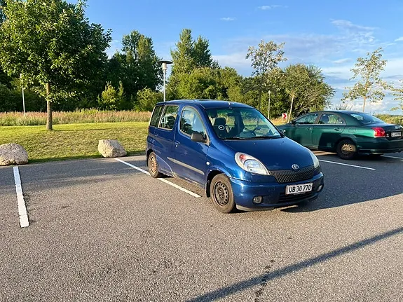 Toyota Yaris Verso 2000 photo 3