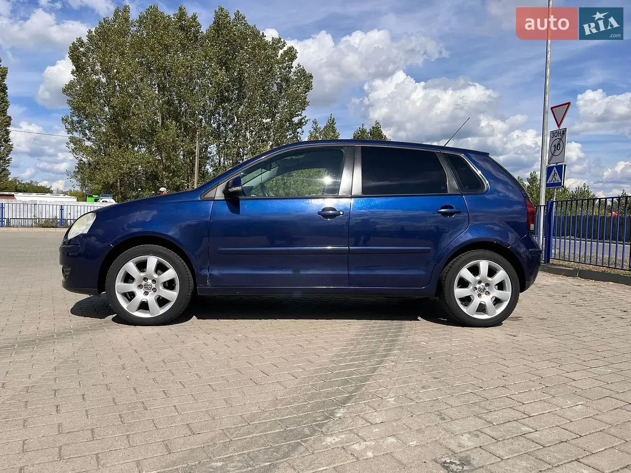 Volkswagen Polo 2009 photo 4