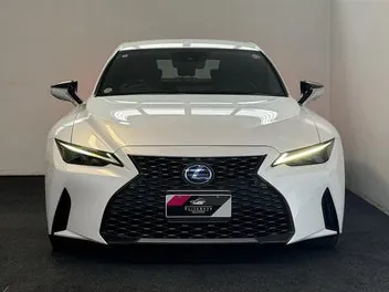 Lexus Is 300H 2021 photo 3